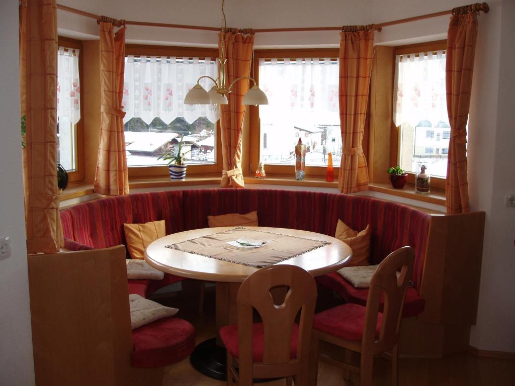 Posezení v ubytování Ferienwohnung Wohlfartstätter