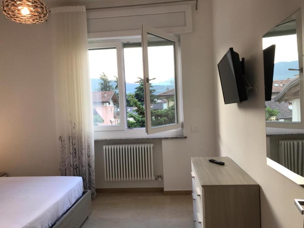 TV a/nebo společenská místnost v ubytování Eagle Rooms