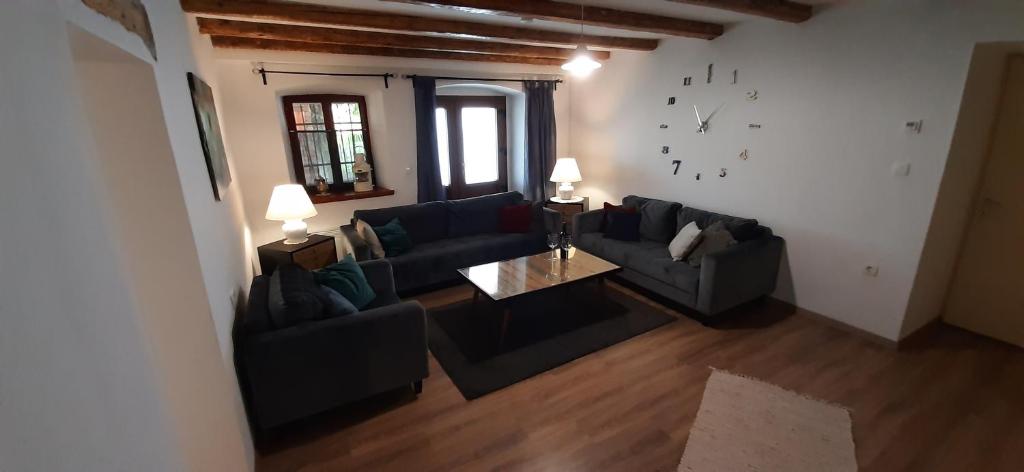 Zdjęcie z galerii obiektu Villa Kozljak, for 10 people, pool w mieście Kozljak
