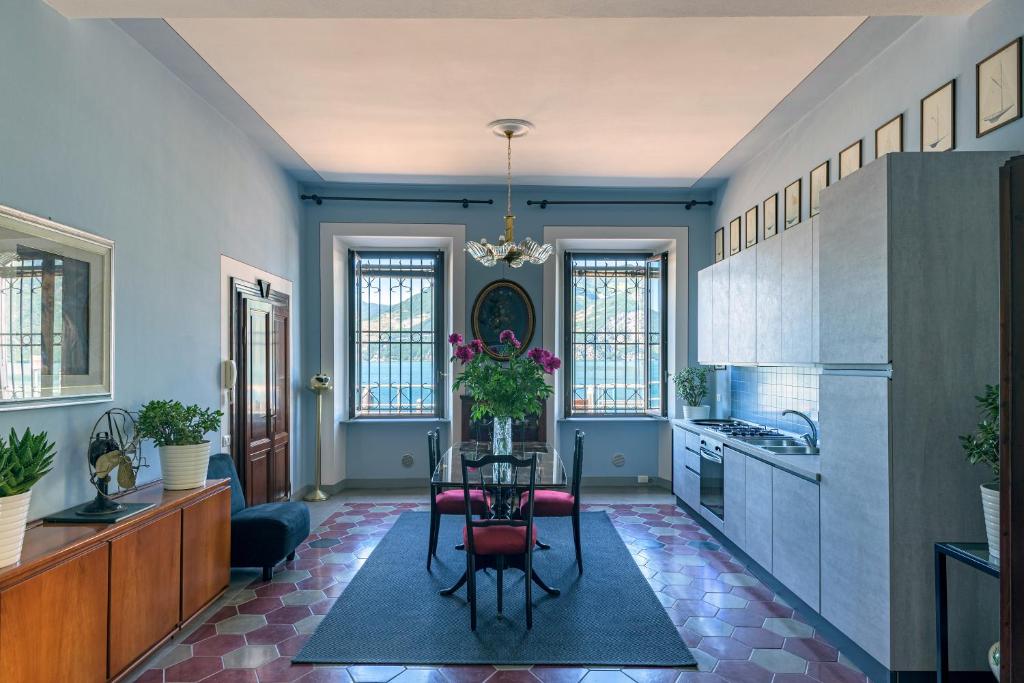 Posedenie v ubytovaní In Riva al Lago di Iseo Residenza LOFT