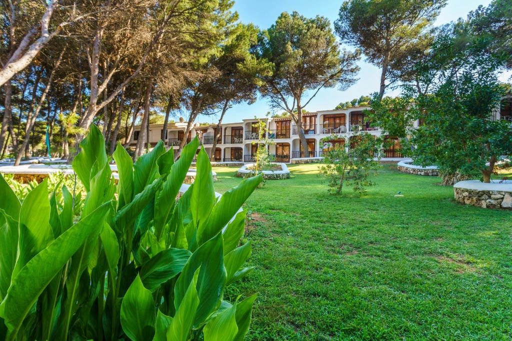 a view of the building from the garden at Sol Parc Hotel & Apartments in Son Parc