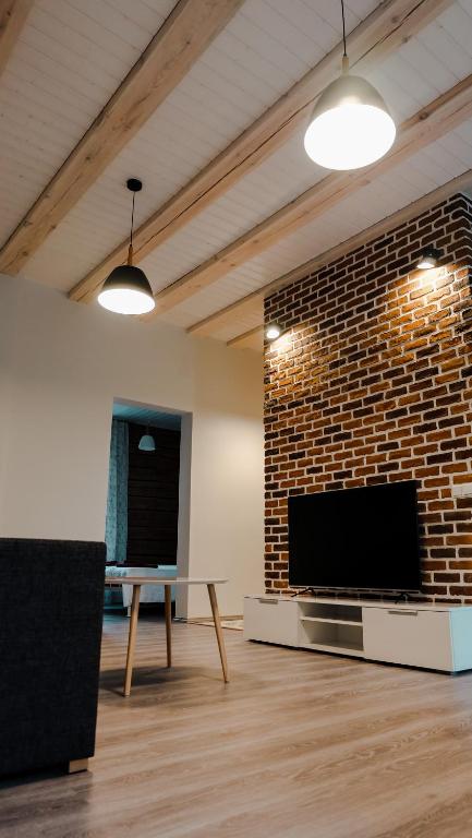 TV a/nebo společenská místnost v ubytování Õhtu Apartments