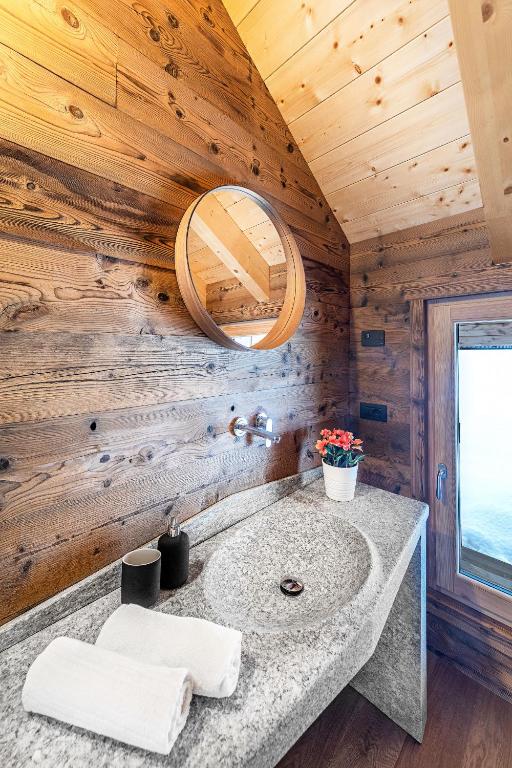 A bathroom at Chalet Resort Sozzine