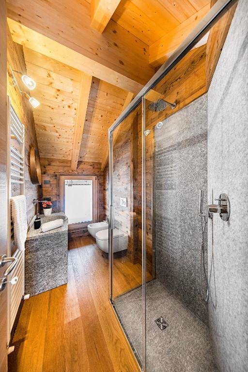 A bathroom at Chalet Resort Sozzine