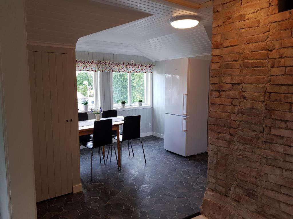 Kuchyň nebo kuchyňský kout v ubytování Snickaren Vandrarhem i Grästorp - Egen Lägenhet - Own apartments
