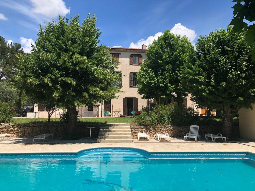 Bazén v ubytování LA BASTIDE DU GINESTE - Olives nebo v jeho okolí