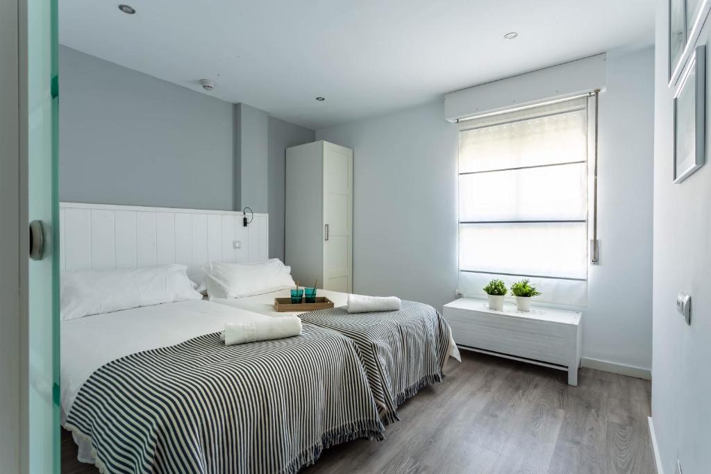 Blue & Red by Sol Maestranza - 14