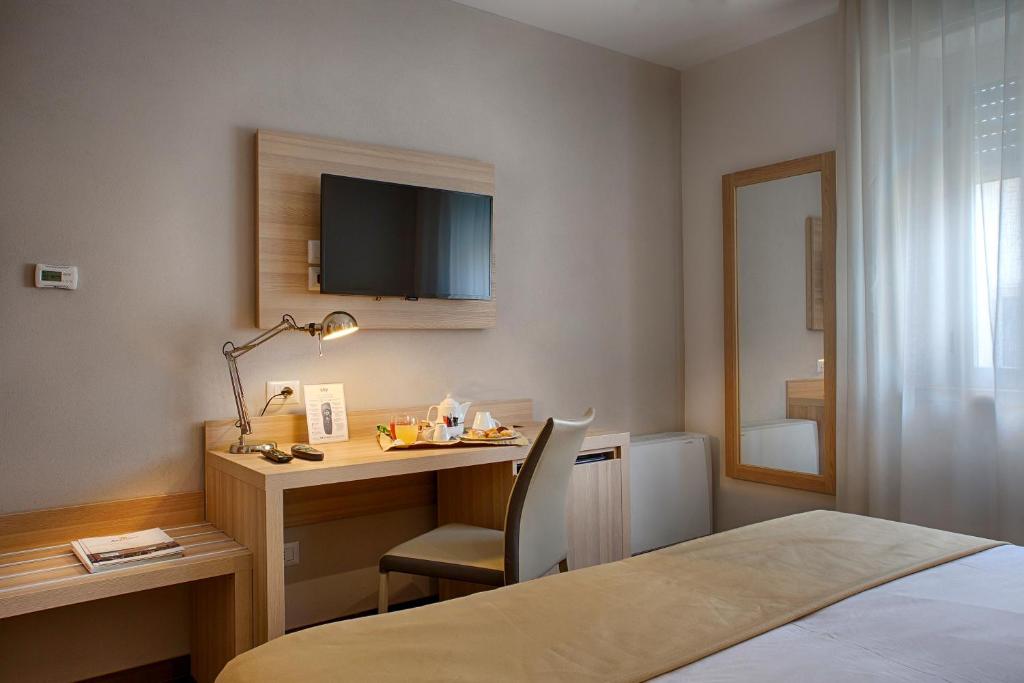 Łóżko lub łóżka w pokoju w obiekcie American Hotel