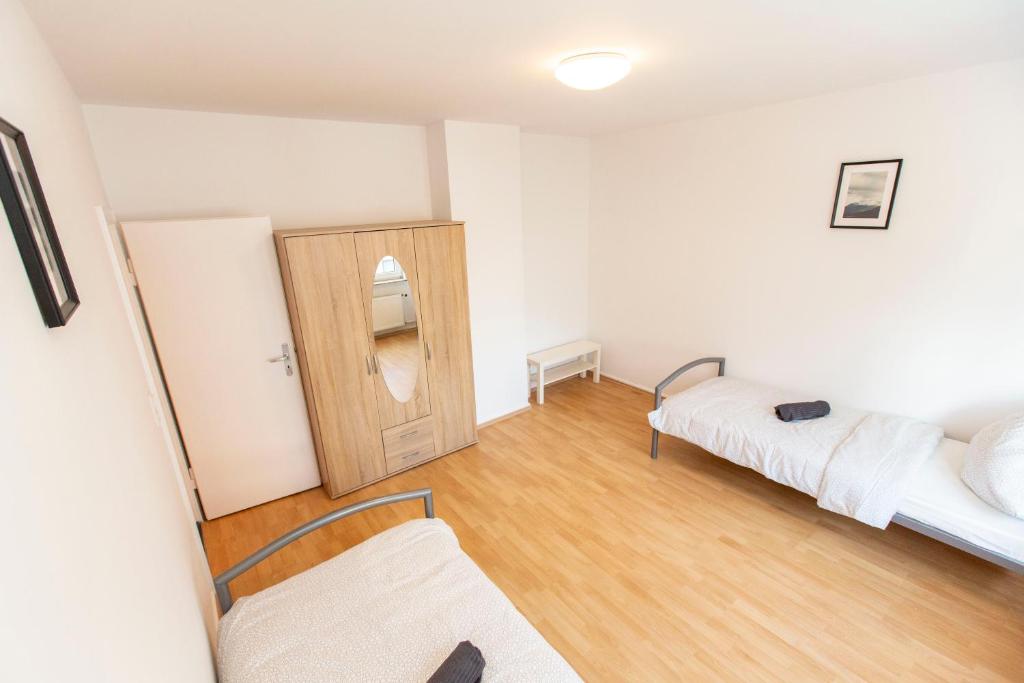 Postel nebo postele na pokoji v ubytování AVR Apartment Geestemunde 3