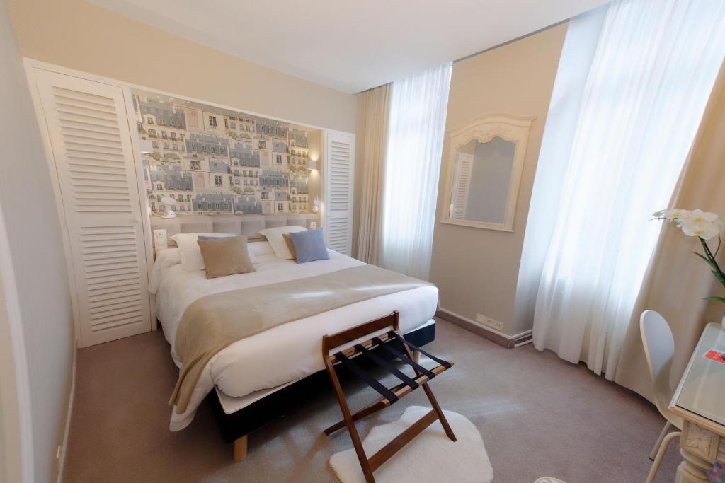 Postel nebo postele na pokoji v ubytování Hôtel Moderna