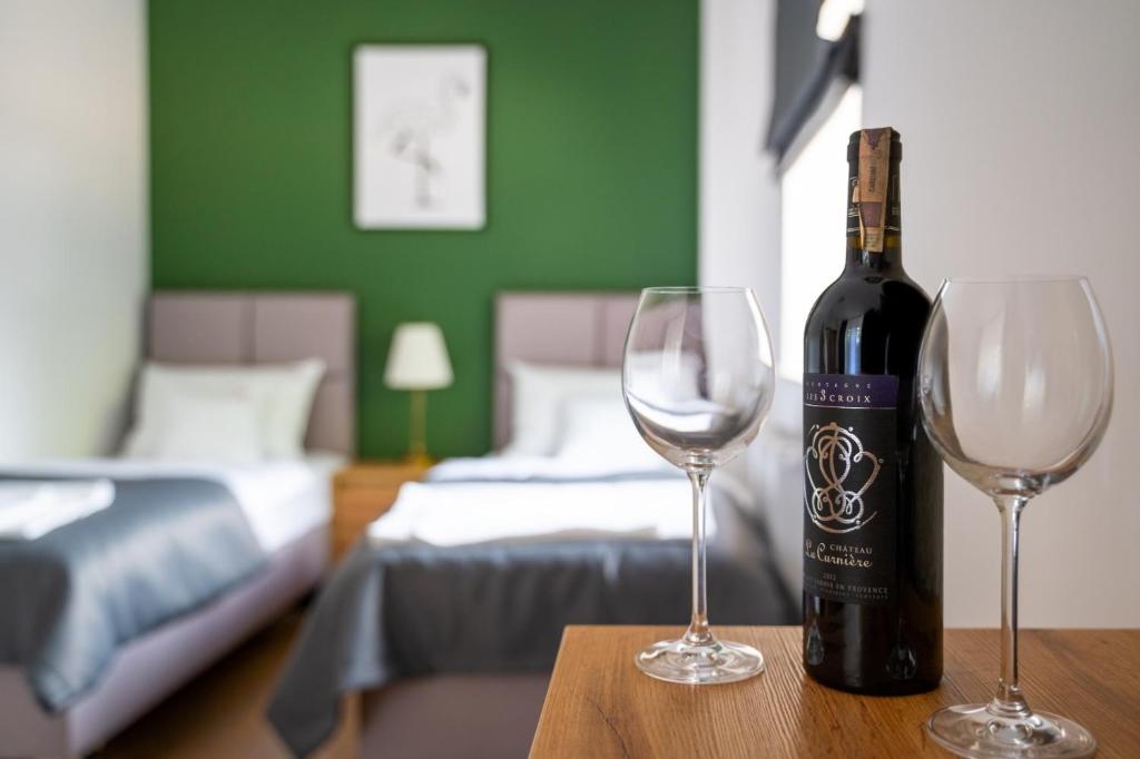 Postel nebo postele na pokoji v ubytování Apartamenty, Boutique Rooms Villa 82, MIEJSCE PRKINGOWE