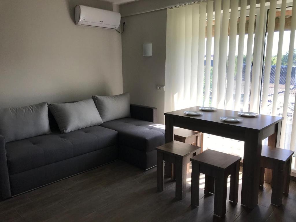 вулиця 8-го Березня Апартаменты - Habitación Cuádruple Con Terraza