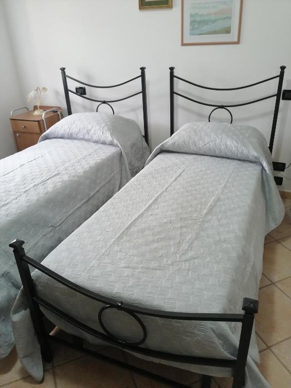 Łóżko lub łóżka w pokoju w obiekcie IL CASOTTO