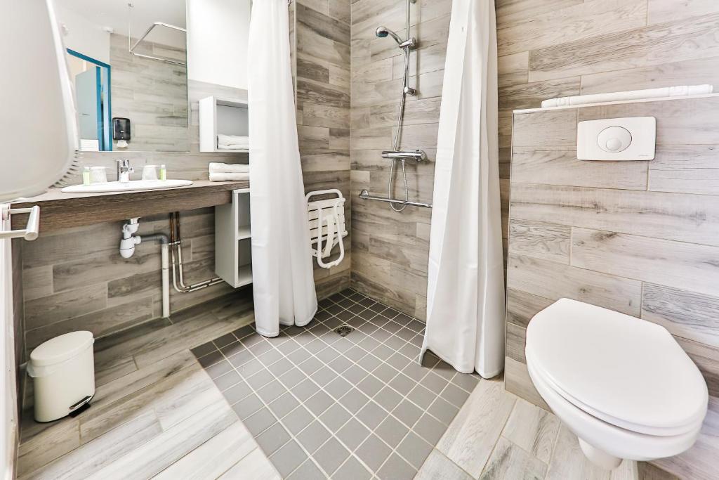 Koupelna v ubytování Hotel du Trégor