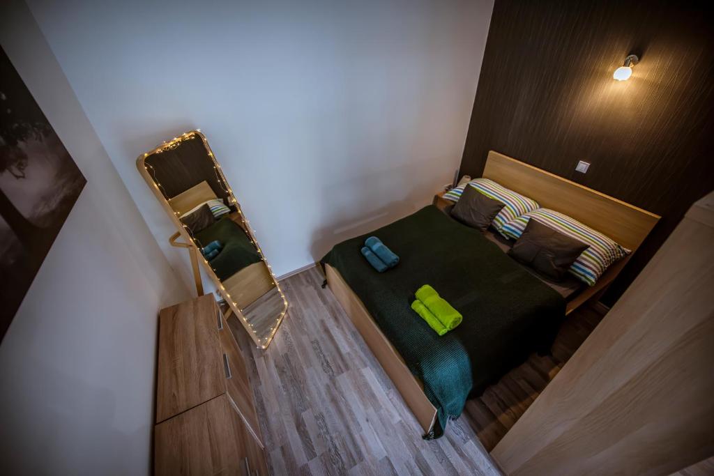 Postel nebo postele na pokoji v ubytování Bingo Apartman