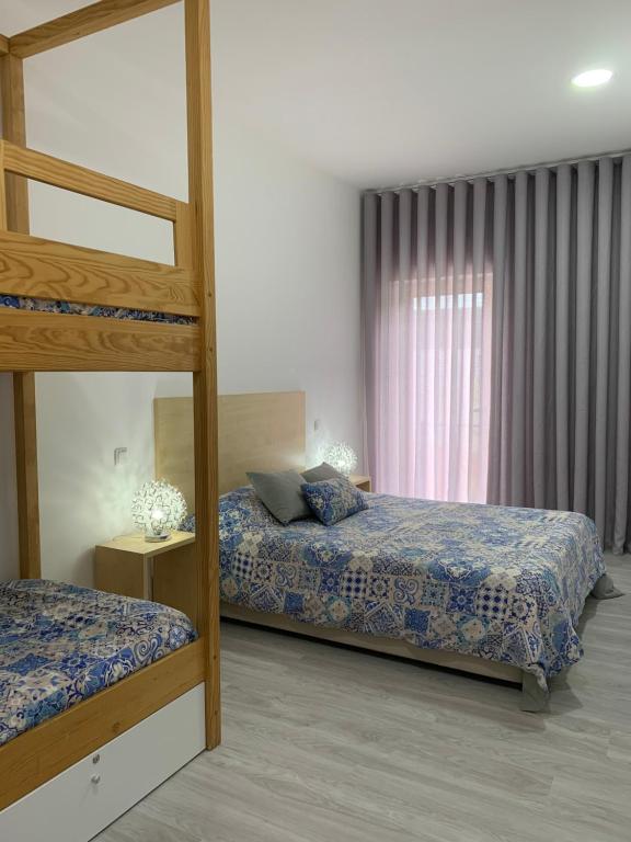 Posteľ alebo postele v izbe v ubytovaní Águeda Hostel & Friends