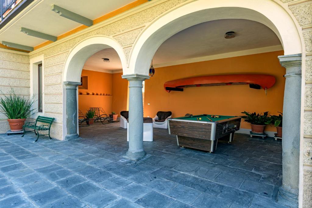 Patio alebo iná vonkajšia časť ubytovania In Riva al Lago di Iseo Residenza LOFT