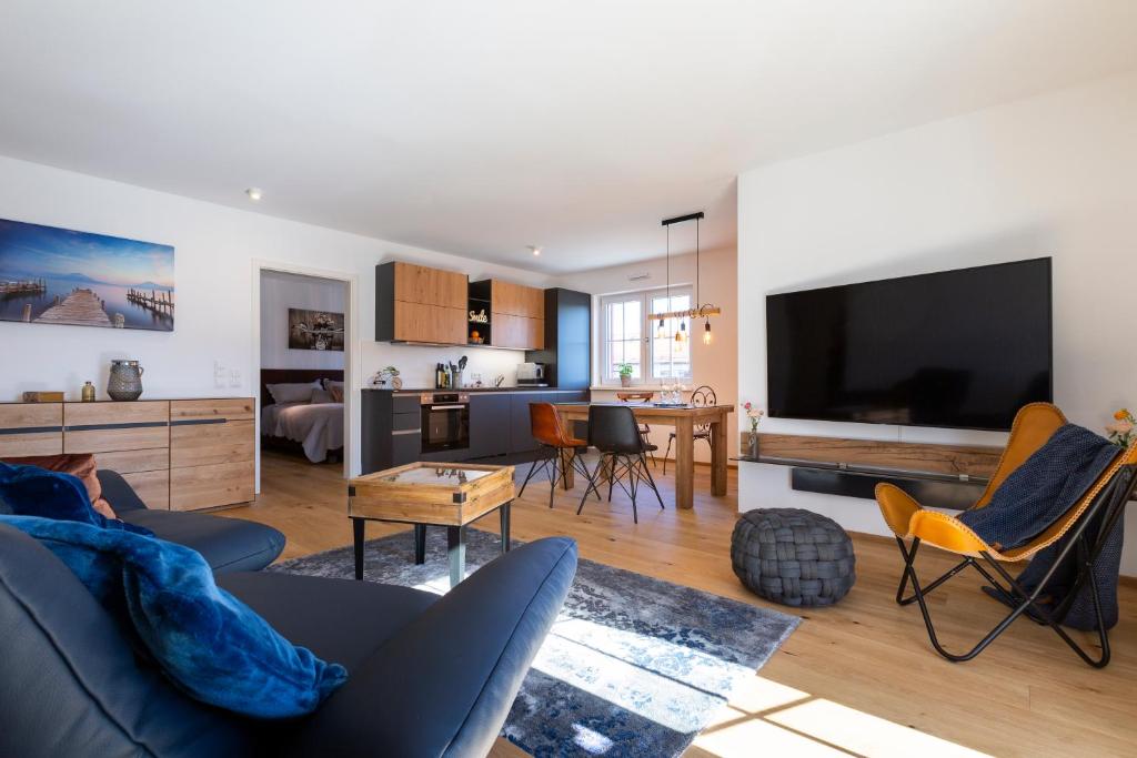 TV a/nebo společenská místnost v ubytování AD FONTES Suite mit Bergblick & Sauna