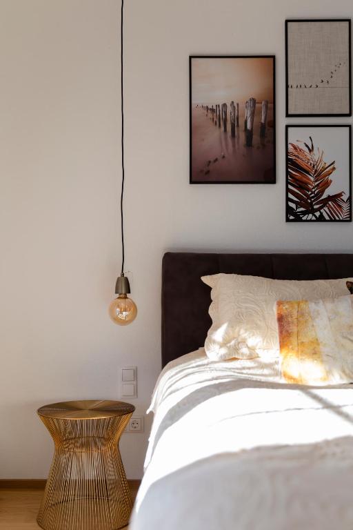 Postel nebo postele na pokoji v ubytování AD FONTES Suite mit Bergblick & Sauna