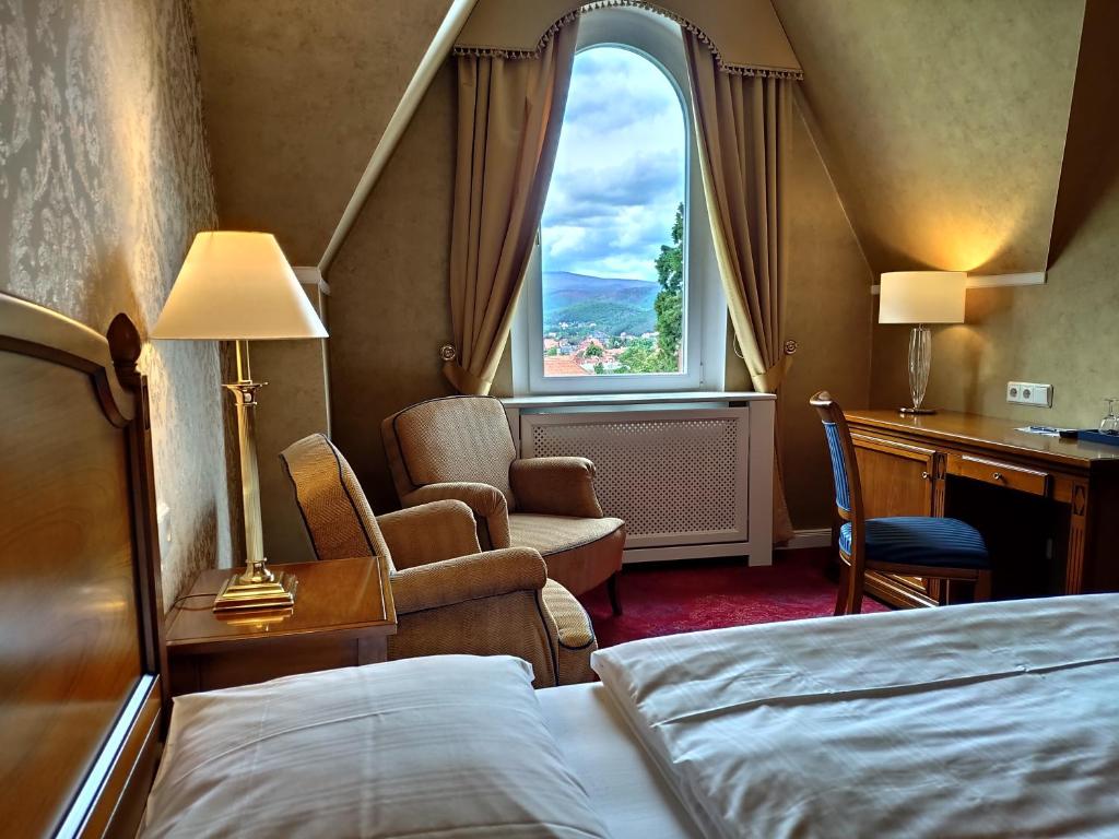 Postel nebo postele na pokoji v ubytování Hotel Erbprinzenpalais