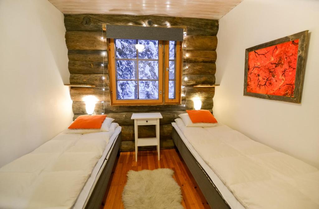 Postel nebo postele na pokoji v ubytování Ylläshilla Cottage