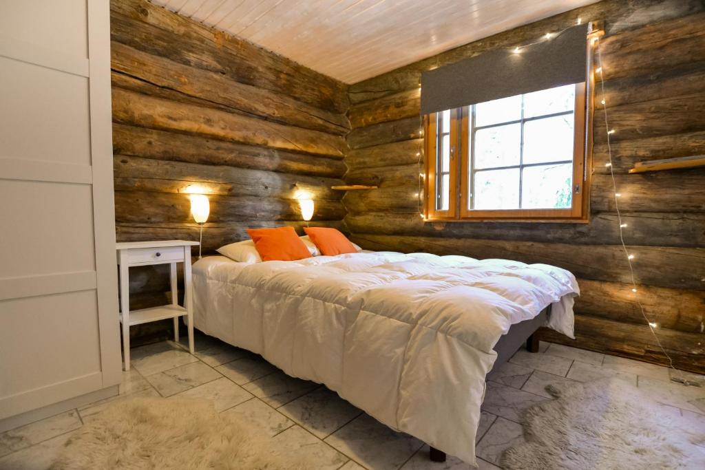 Postel nebo postele na pokoji v ubytování Ylläshilla Cottage
