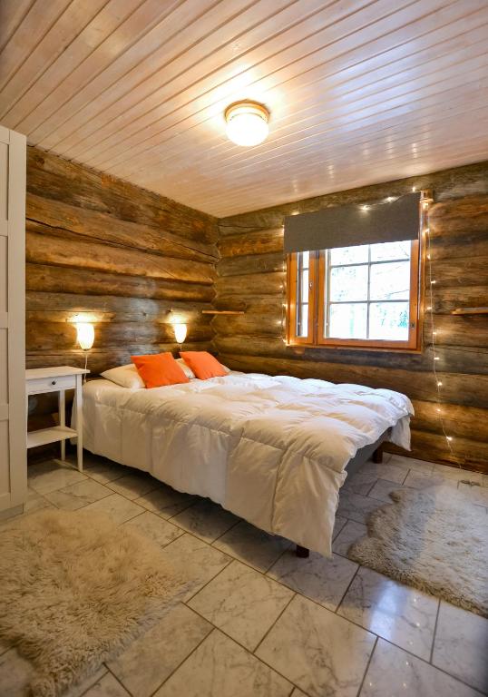 Postel nebo postele na pokoji v ubytování Ylläshilla Cottage