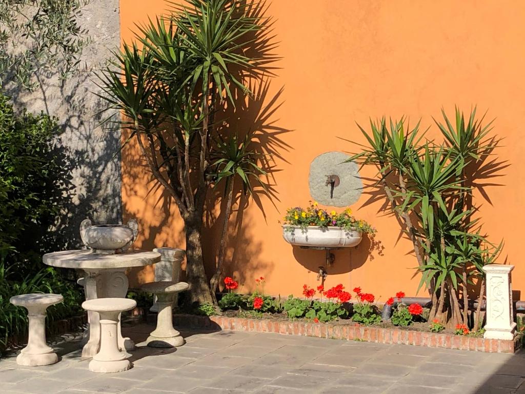 Vonkajšia záhrada v ubytovaní In Riva al Lago di Iseo Residenza LOFT