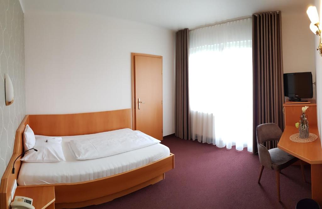 Hotel-Restaurant Teuschler-Mogg Bad Waltersdorf inklusiv Genusscard - Eenpersoonskamer Met Balkon