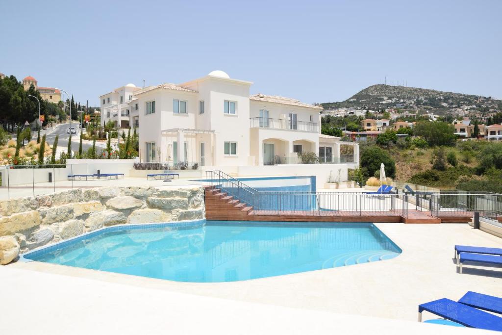 Villa con piscina y casa en Tala Luxury apartments with pool by Raise, en Tala