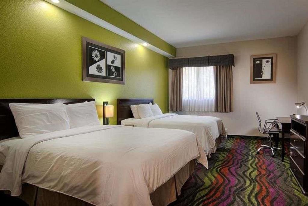 Days Inn & Suites by Wyndham Bonita Springs North Naples - Chambre Queen Avec 2 Lits Queen-Size - Non-Fumeurs