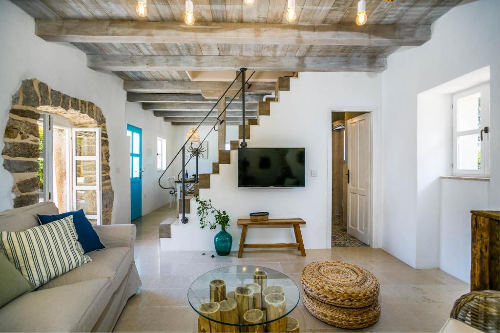 TV a/nebo společenská místnost v ubytování Heritage Villa Laurel