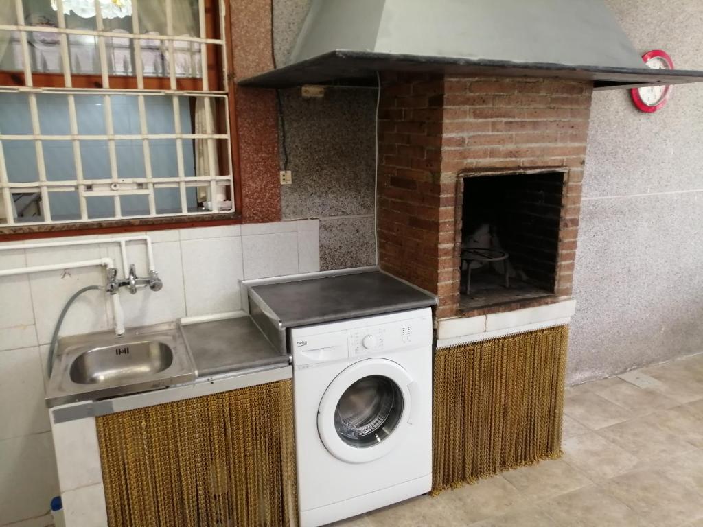 Una cocina o zona de cocina en Bungalow Catral 20 en Santa Pola