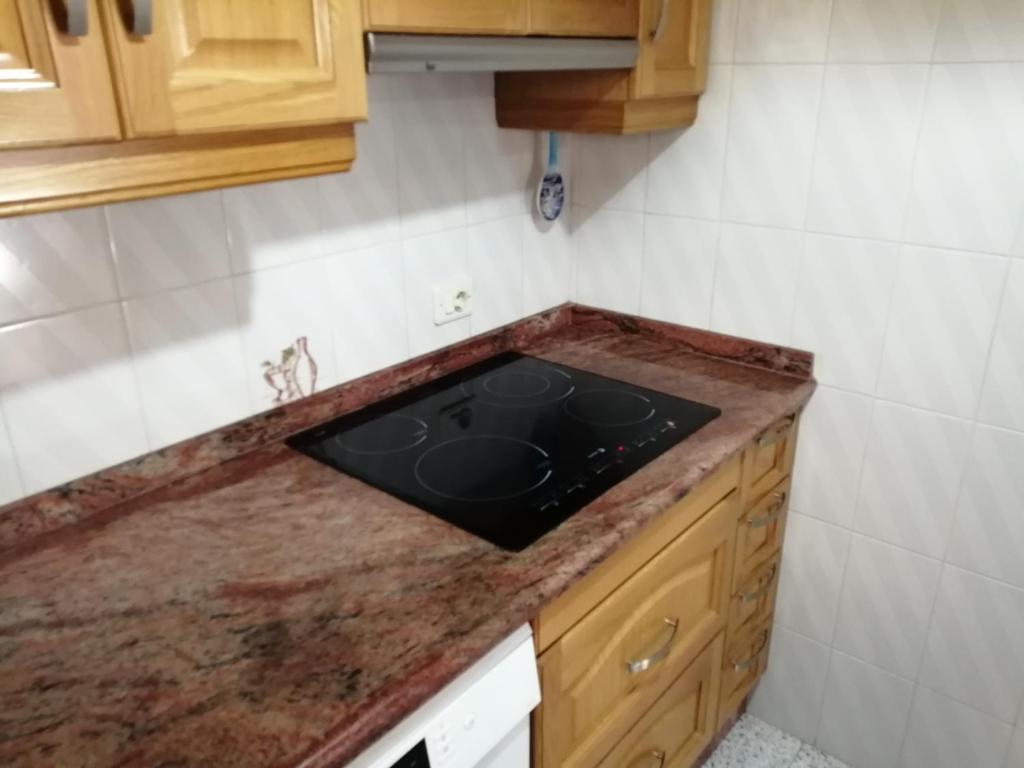 Una cocina o zona de cocina en Bungalow Catral 20 en Santa Pola