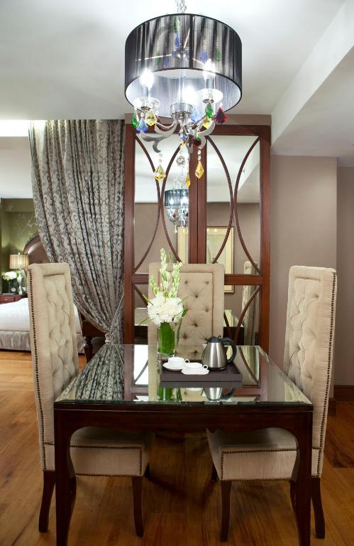 Posezení v ubytování Hotel Celeste Makati