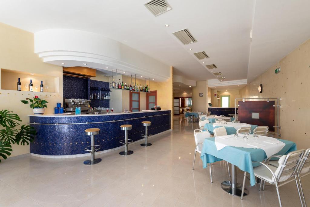 Restauracja lub miejsce do jedzenia w obiekcie Hotel Euromare