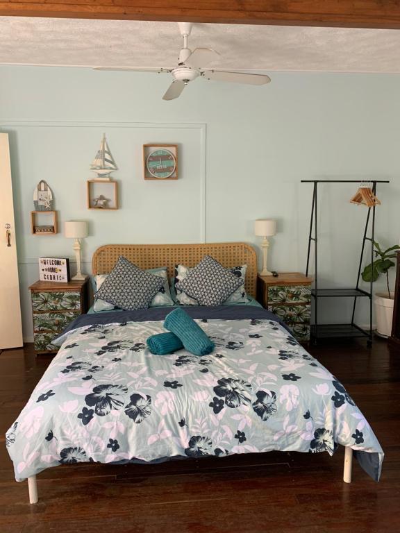a bedroom with a bed with a black and white comforter at SEA-esta in Nelly Bay