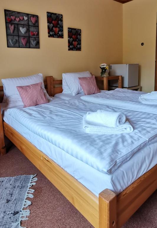 Postel nebo postele na pokoji v ubytování hotel ZLATÝ POTOK