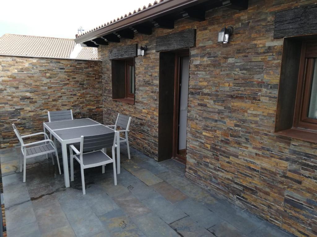 Balkón nebo terasa v ubytování Puente viejo de Buitrago CASA ENCINA