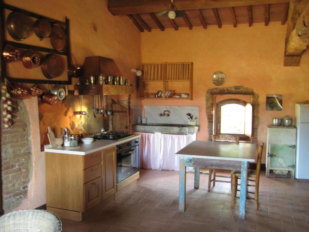 Una cocina o zona de cocina en la Casa - Agriturismo with pool between Siena and Grosseto