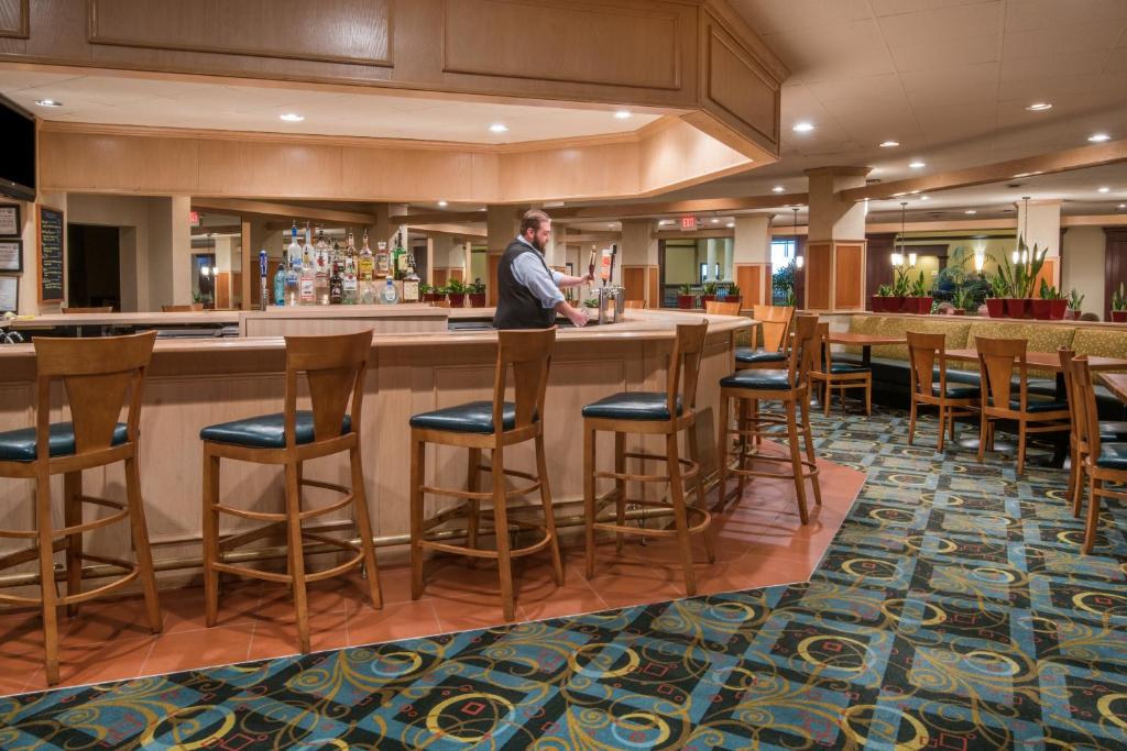 Holiday Inn Cincinnati-Eastgate by IHG photo