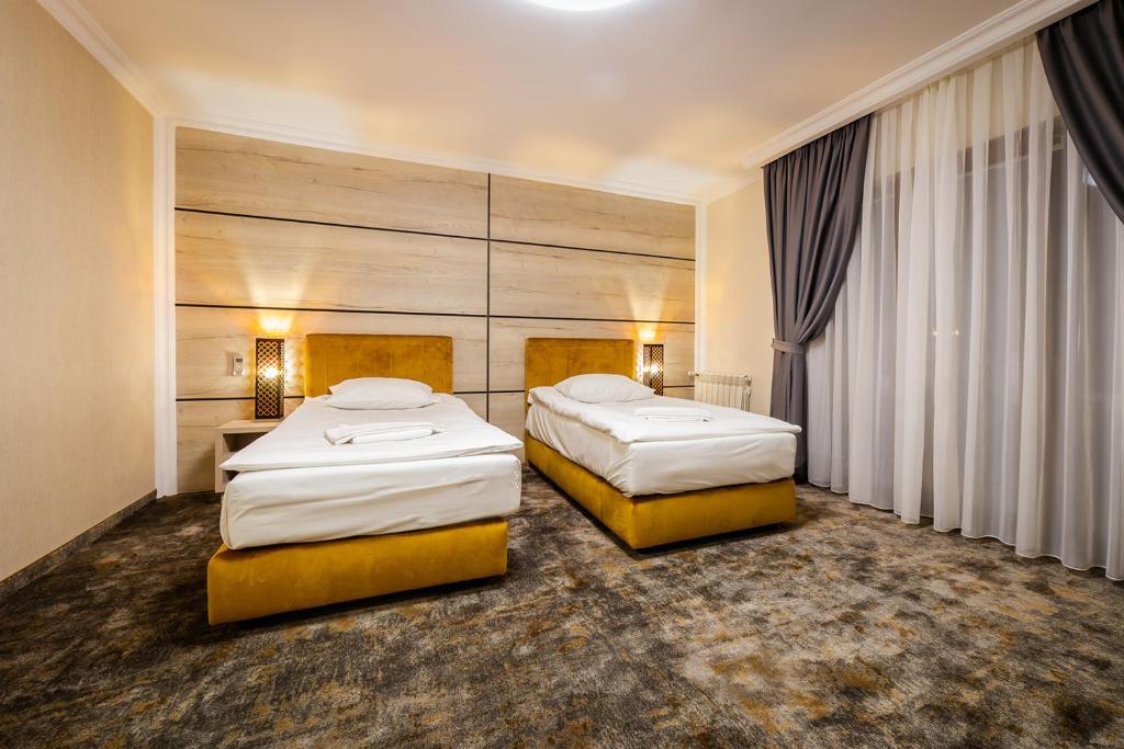 Postel nebo postele na pokoji v ubytování Allegria Hotel