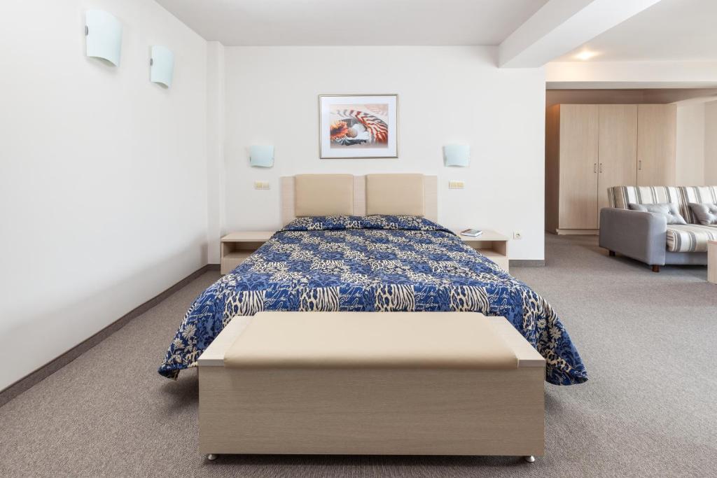 Postel nebo postele na pokoji v ubytování Neven Hotel