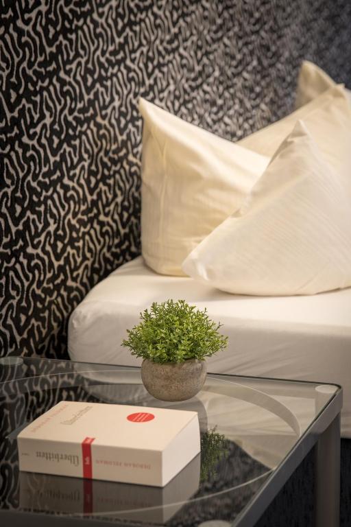 Postel nebo postele na pokoji v ubytování Hotel Am Kurpark Späth