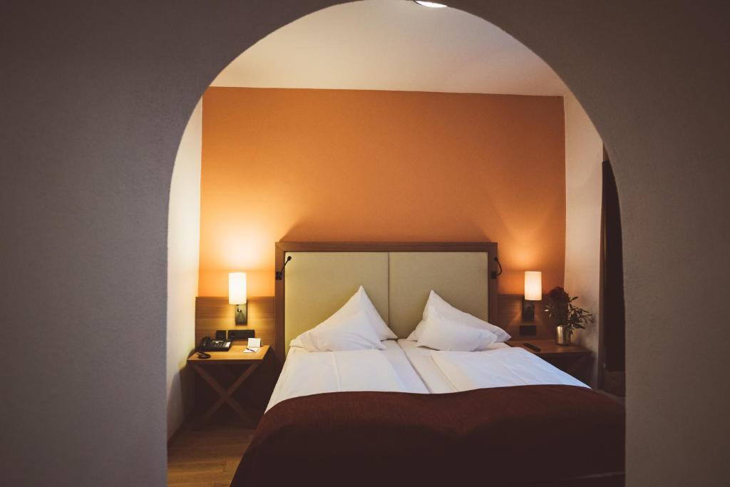 a bedroom with a large bed with an archway at Heritage Hotel Hallstatt in Hallstatt