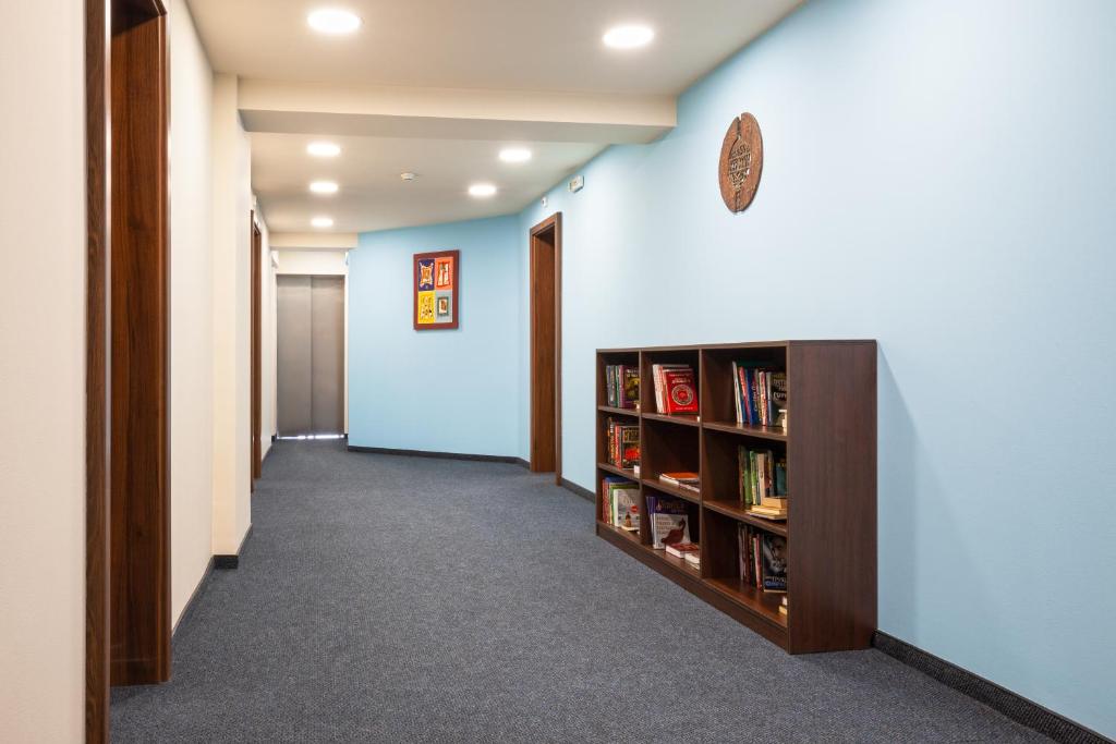 Knihovna v hotelu