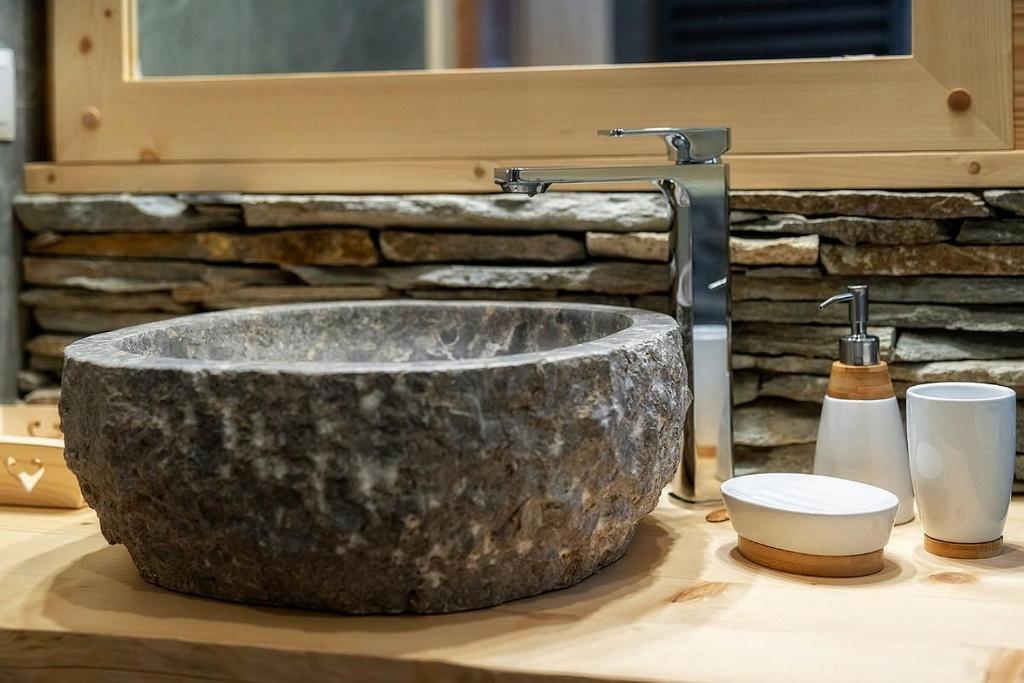 Fotografia z galérie ubytovania "Osada Guty" - każdy domek posiada prywatne jacuzzi na wyłączność, w cenie pobytu - idealne miejsce na wypoczynek! v destinácii Szaflary