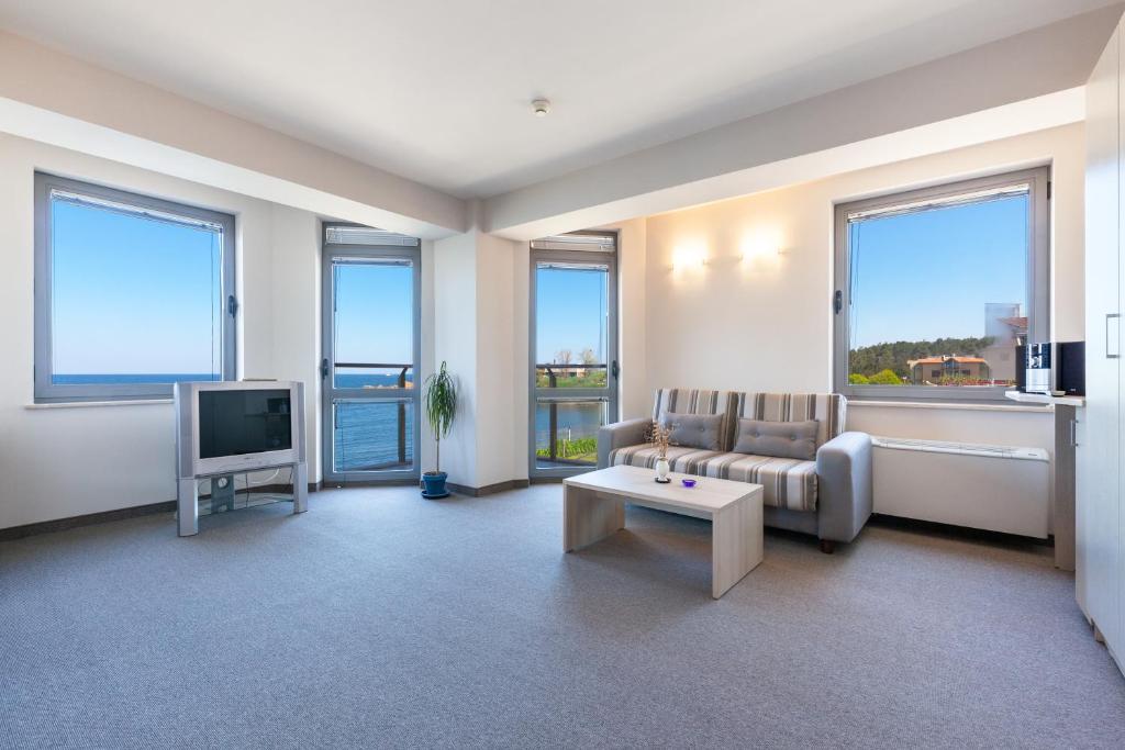 TV a/nebo společenská místnost v ubytování Neven Hotel
