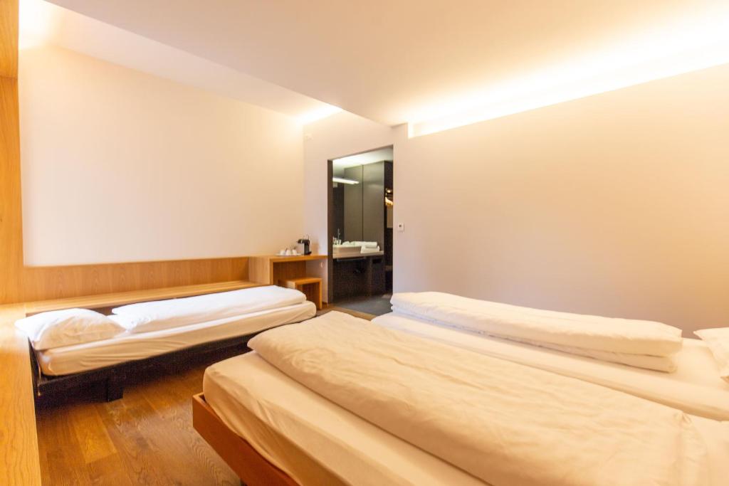 Letto o letti in una camera di Hotel by Hyve Basel