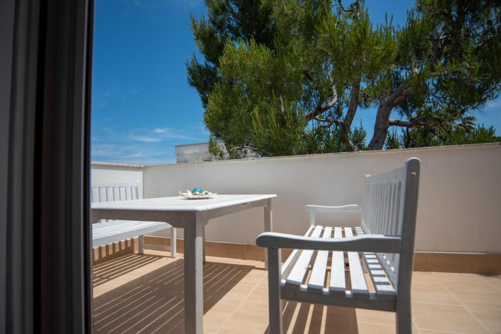 Balkón alebo terasa v ubytovaní Blu Sun Apartment in Complesso Riva del Sole